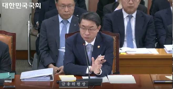 이억원 금융위원장이 20일 서울 여의도 국회의사당에서 열린 정무위원회 국정감사에서 김남근 더불어민주당 의원 질의에 답하고 있다./사진=국회의사중계시스템