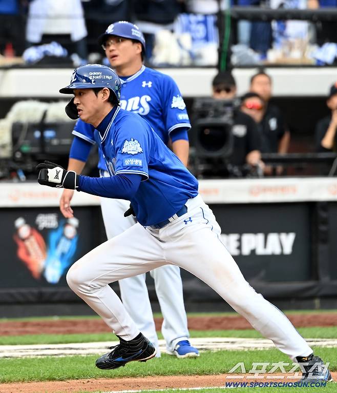 19일 대전한화생명볼파크에서 열린 삼성과 한화의 PO 2차전. 4회초 2사 1,3루 디아즈의 적시타때 1루주자 구자욱이 홈으로 파고들다 멈춰서고 있다. 구자욱은 태그아웃됐다. 대전=허상욱 기자wook@sportschosun.com/2025.10.19/