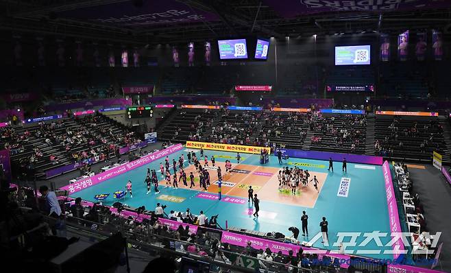 18일 인천 삼산월드체육관 열린 V리그 흥국생명과 정관장의 경기 시작 30분 전 관중석이 중간중간 비어있다. 인천=박재만 기자 pjm@sportschosun.com/2025.10.18/