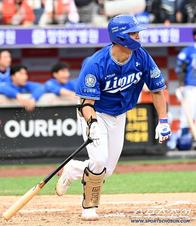 19일 대전한화생명볼파크에서 열린 삼성과 한화의 PO 2차전. 3회초 2사 1루 김태훈이 적시타를 치고 있다. 대전=허상욱 기자wook@sportschosun.com/2025.10.19/