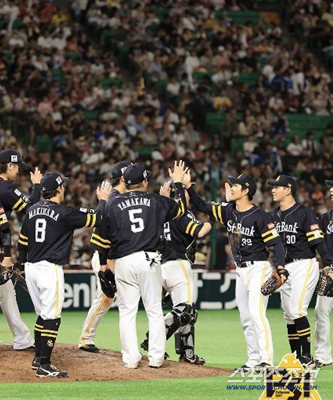 소프트뱅크는 지난해 재팬시리즈에서 요코하마에 2연승 뒤 4연패를 당했다. 올해 다시 재팬시리즈 진출에 성공했다. 2020년 이후 5년 만에 우승을 노린다. 사진캡처=소프트뱅크 호크스 SNS