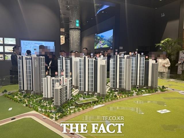 지난 18일 방문한 '김포풍무 호반써밋' 견본주택은 이른 아침부터 관람객들로 북적였다. /공미나 기자