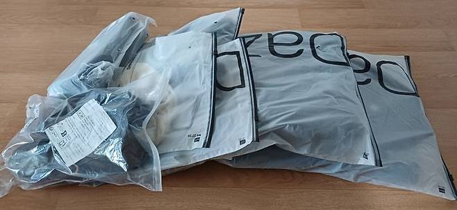 쉬인 배달이 도착한 모습. 배송은 총 5일 정도가 소요됐다. ⓒ데일리안 남가희 기자