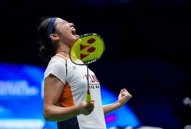 <yonhap photo-5759=""> (250921) -- SHENZHEN, Sept. 21, 2025 (Xinhua) -- An Se Young of South Korea celebrates victory after winning the women's singles final match against Han Yue of China at the China Masters 2025 in Shenzhen, south China's Guangdong Province, Sept. 21, 2025. (Xinhua/Sun Fei)/2025-09-21 19:40:14/<저작권자 ⓒ 1980-2025 ㈜연합뉴스. 무단 전재 재배포 금지, AI 학습 및 활용 금지></yonhap>