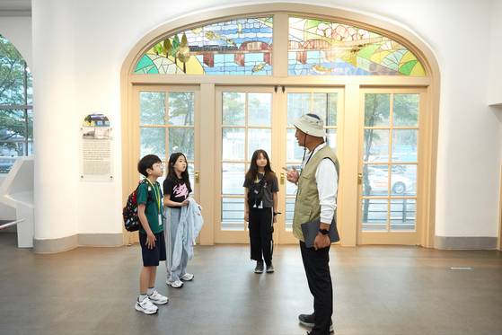 소중 학생기자단의 한강 역사문화탐방은 용산철도병원을 리노베이션하여 2022년 3월 개관한 용산의 역사와 문화적 다양성을 담은 지역사 전문 박물관인 용산역사박물관에서 시작됐다.
