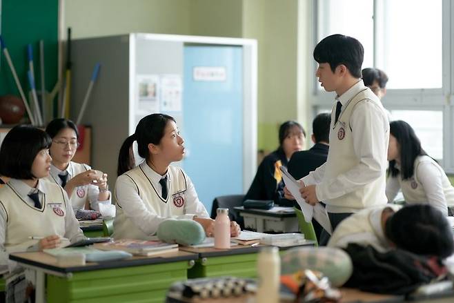 영화 ‘세계의 주인’의 한 장면. 바른손이앤에이 제공