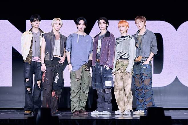 [서울=뉴시스] 그룹 보이넥스트도어의 명재현이 20일 서울 강서구 KBS 아레나에서 열린 미니 5집 '디 액션'(The Action) 발매 기념 쇼케이스에서 포즈를 취하고 있다. (사진=KOZ엔터테인먼트 제공) 2025.10.20. photo@newsis.com *재판매 및 DB 금지