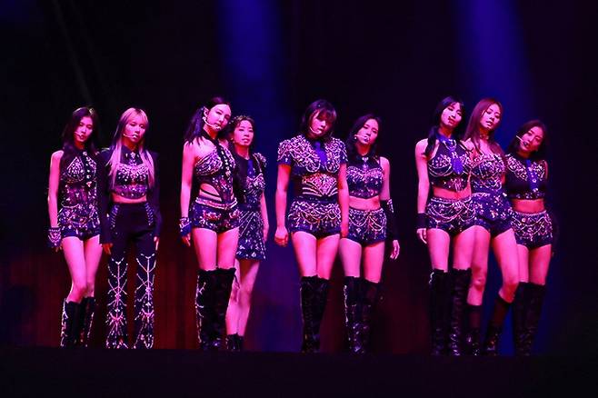 트와이스는 미국 로스앤젤레스 소파이 스타디움에 입성한 첫 번째 여성 그룹이 됐다. JYP엔터테인먼트 제공