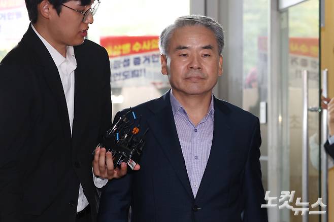 이종섭 전 국방부 장관이 지난달 23일 서울 서초구 이명현 순직해병 특별검사팀 사무실에 피의자 신분으로 출석하고 있다. 류영주 기자