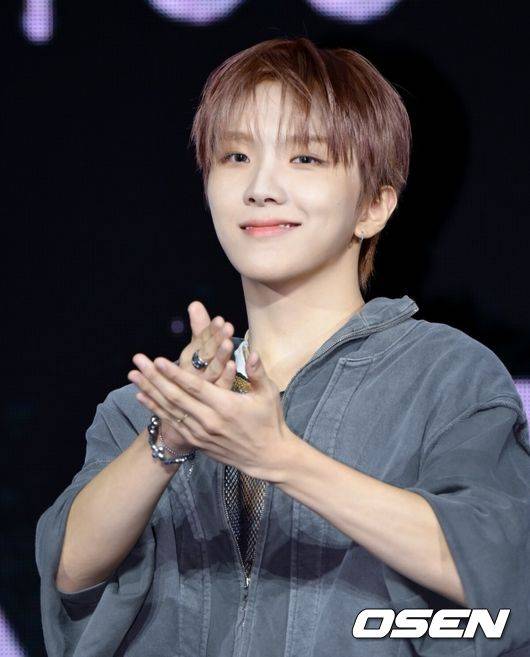 [OSEN=조은정 기자]보이넥스트도어(BOYNEXTDOOR)의 미니 5집 ‘The Action’ 미디어 쇼케이스가 20일 서울 강서구 KBS아레나에서 열렸다.  오는 20일 오후 6시 발매되는 미니 5집 ‘The Action’은 성장을 향한 열망을 녹인 앨범이다. 더 나은 내가 되겠다는 각오를 느낄 수 있다. 보이넥스트도어는 전곡 작사, 작곡에 참여해 팀의 개성을 담았다.   보이넥스트도어가 포즈를 취하고 있다. 2025.10.20 /cej@osen.co.kr