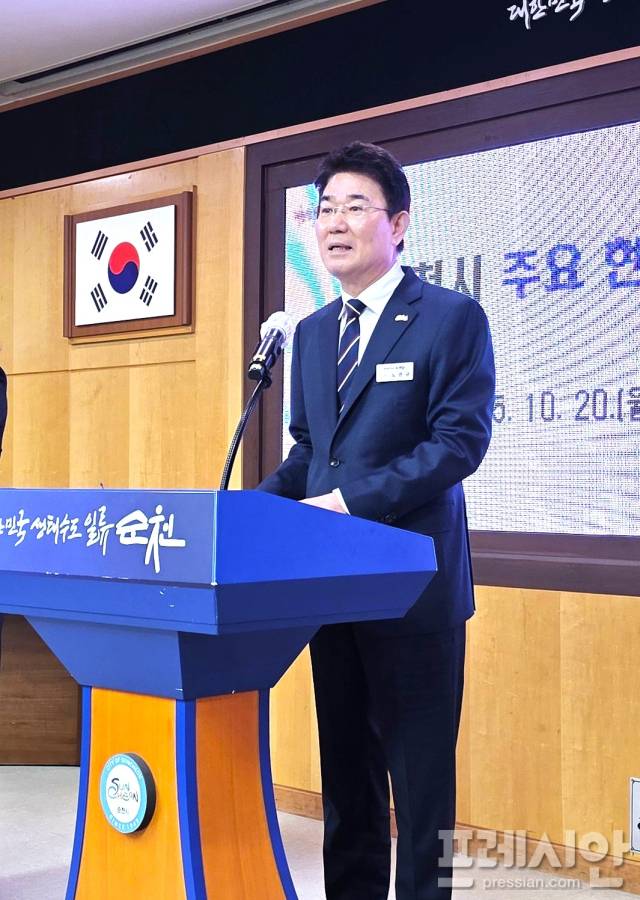 ▲20일 노관규 전남 순천시장이 언론인 브리핑을 열고 1인 20만 원씩 민생회복지원금 지급계획을 전하고 있다.2025.10.20.ⓒ프레시안(지정운)