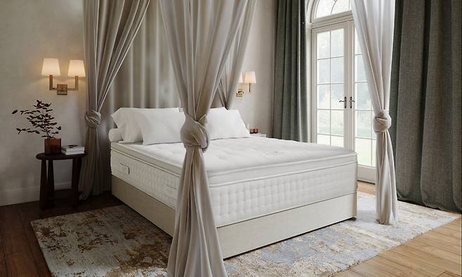 신세계까사 마테라소 헤리티지 컬렉션 매트리스 ‘에보니’. 신세계까사 제공