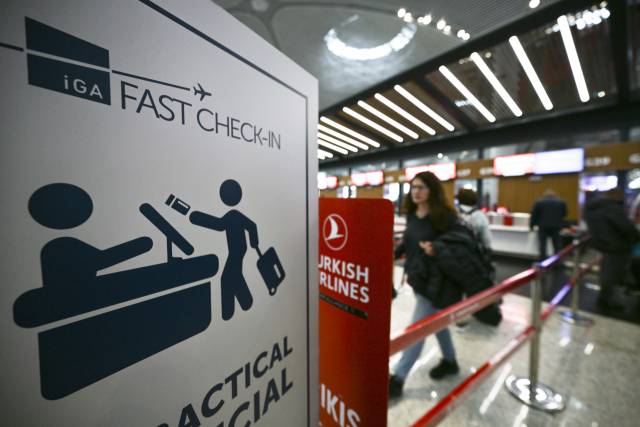 17일 오후(현지시간) 튀르키예 이스탄불공항 패스트체크인. 사진=인천공항사진기자단 제공.