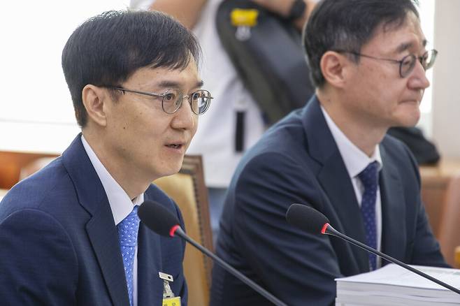 오민석 서울중앙지방법원장이 10월20일 국회 법제사법위원회에서 열린 2025년도 법사위 국정감사에 출석해 의원 질의에 답하고 있다. ⓒ 연합뉴스