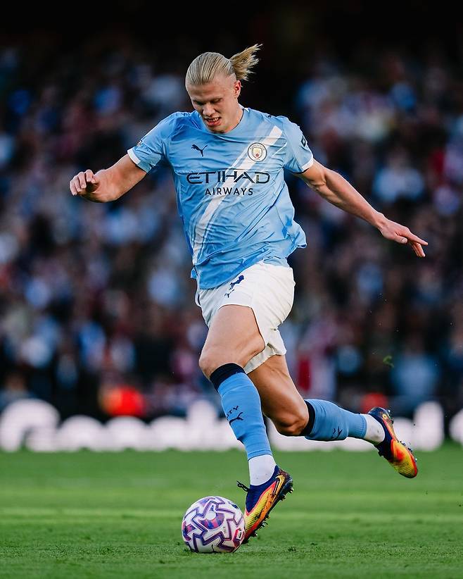 펩&nbsp;과르디올라 맨체스터 시티&nbsp;감독은&nbsp;“엘링&nbsp;홀란(사진)은&nbsp;우리의 핵심이지만, 그만으로는 좋은 축구를 할 수 없다. 다른 선수들이 더 나서야 한다”고 인정했다. 사진출처｜맨체스터 시티&nbsp;페이스북