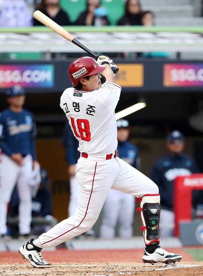 ▲ 고명준은 올해 거포로서의 성장 가능성을 내비치며 기대감을 키우고 있다 ⓒSSG랜더스