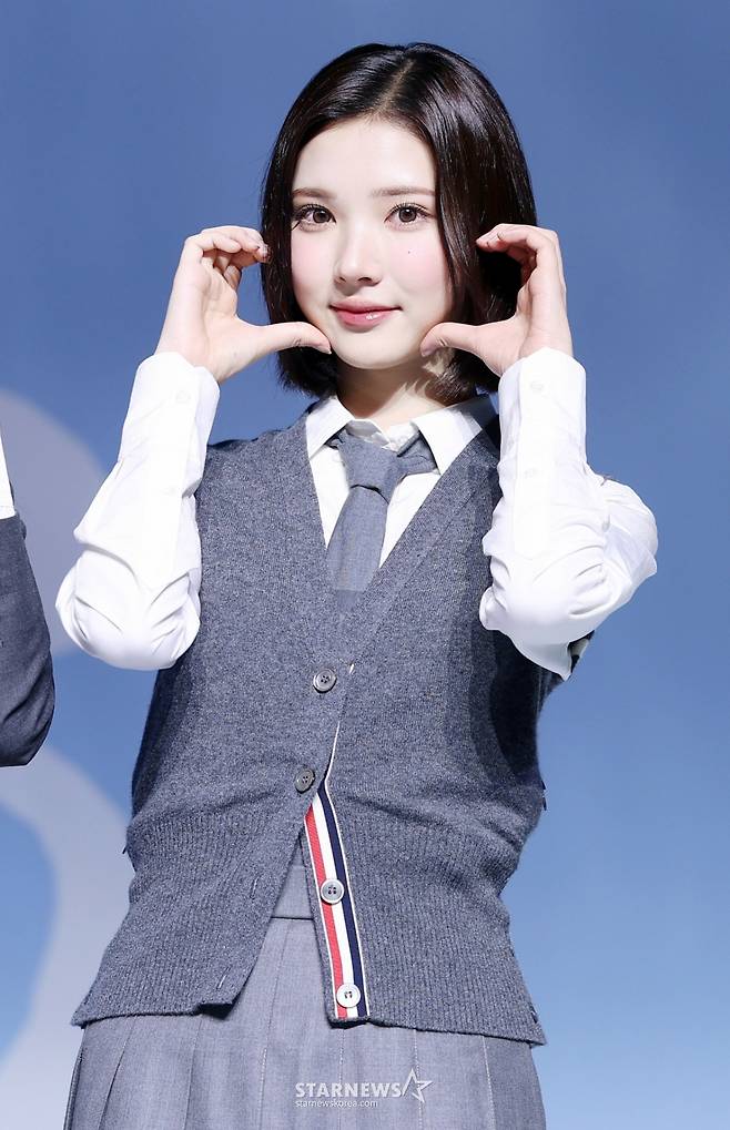 그룹 하츠투하츠 지우가 20일 서울 용산구 블루스퀘어에서 진행된 첫 미니앨범 'FOCUS' 발매 기념 쇼케이스에서 포즈를 취하고 있다. /2025.10.20 /사진=김휘선 hwijpg@