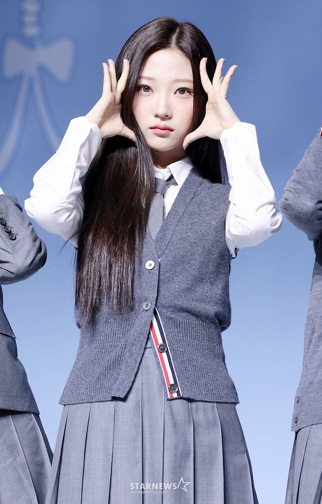 그룹 하츠투하츠 스텔라가 20일 서울 용산구 블루스퀘어에서 진행된 첫 미니앨범 'FOCUS' 발매 기념 쇼케이스에서 포즈를 취하고 있다. /2025.10.20 /사진=김휘선 hwijpg@