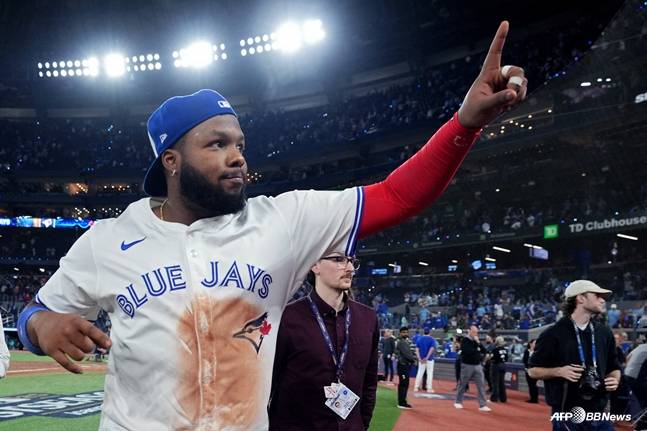 20일 토론토 블라디미르 게레로 주니어가 승리 후 기뻐하는 모습. /AFPBBNews=뉴스1