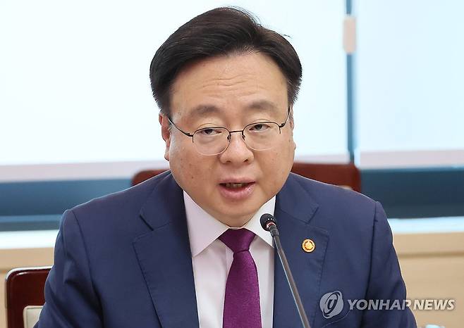 발언하는 조규홍 장관 (서울=연합뉴스) 이정훈 기자 = 조규홍 보건복지부 장관이 29일 서울 종로구 정부서울청사에서 열린 2025년도 제3차 국민연금기금운용위원회에서 발언하고 있다. 2025.5.29 uwg806@yna.co.kr