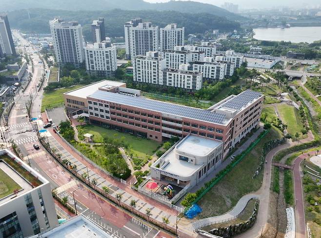 2024년 10월 착공해 2026년 3월 개교 예정인 백운호수 초중통합학교 조감도. 사진=의왕시청&nbsp;