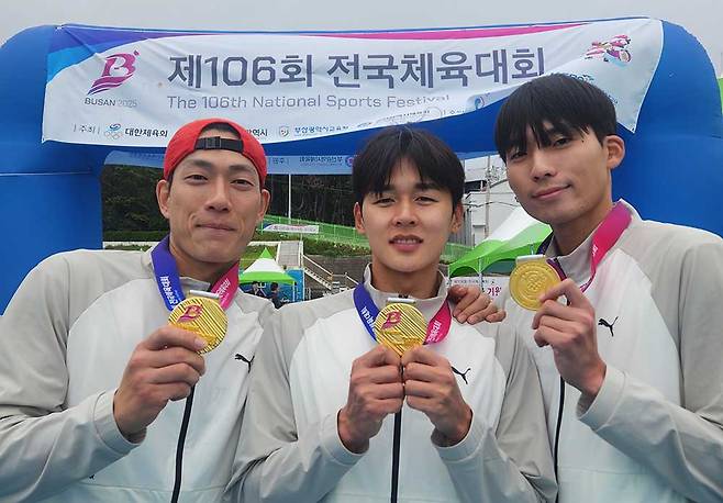 21일 부산체고에서 열린 근대4종 계주에서 금메달을 합작한 성진수, 전웅태, 윤상민 <광주시체육회 제공>