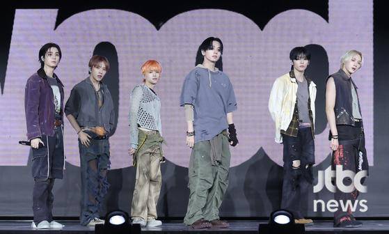 그룹 보이넥스트도어(BOYNEXTDOOR)가 20일 오후 서울 KBS아레나에서 미니 5집 'The Action' 쇼케이스 무대에 올라 공연을 펼치고 있다. 박세완 엔터뉴스팀 기자 park.sewan@jtbc.co.kr