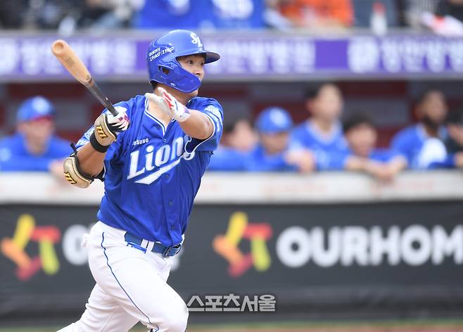 삼성 김태훈이 19일 대전 한화생명볼파크에서 열린 2025 KBO 포스트시즌 플레이오프 2차전 한화와 경기 5회초 1사1루 우전안타를 치고 있다. 대전 | 최승섭기자 thunder@sportsseoul.com