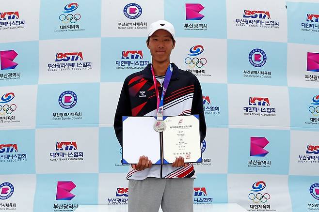 은메달 김건형(경북)