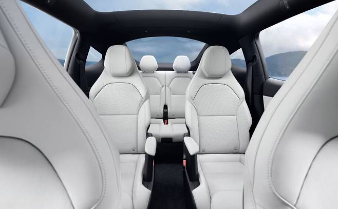 테슬라가 중국에서 출시한 모델 YL(6인승) 내부./테슬라 홈페이지 캡처