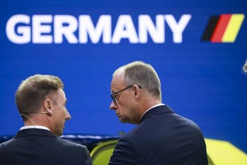 프리드리히 메르츠 독일 총리(오른쪽). EPA 연합뉴스 자료사진