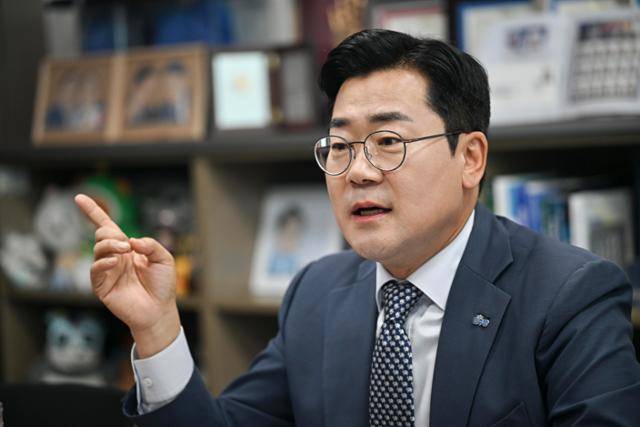 박찬대 더불어민주당 의원이 20일 국회 의원회관에서 캄보디아 내 한국인 납치·감금 피해자 구출과 관련해 한국일보와 인터뷰하고 있다. 정다빈 기자