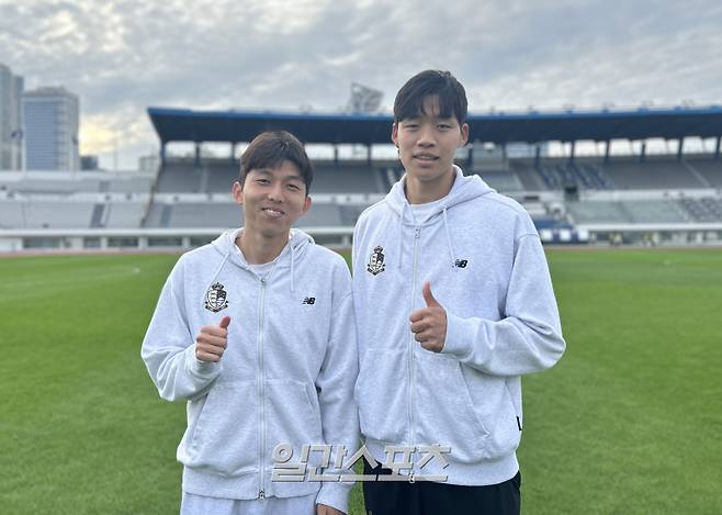 서울 이랜드 미드필더 서재민(왼쪽)과 공격수 정재민. 사진=김희웅 기자