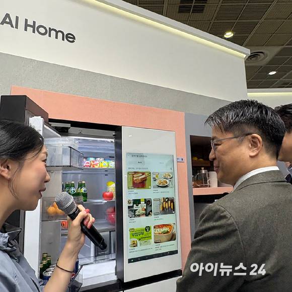 문신학 산업통상부 1차관이 웃는 모습 [사진=권서아 기자]