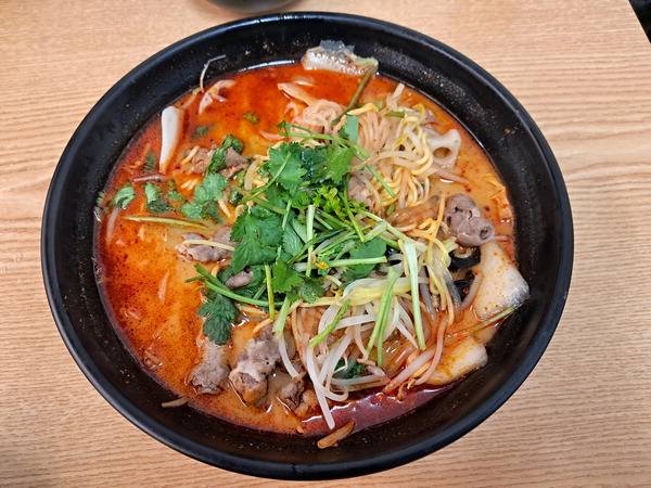 화자오를 넣고 끓인 마라탕.