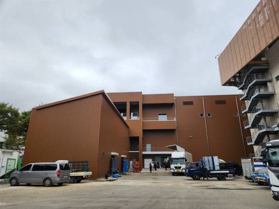 The International Media Center at the Gyeongju Hwabaek International Convention Center in the Bomun Tourist Complex in Gyeongju, North Gyeongsang, is seen under construction on Oct. 20. [KIM JUNG-SEOK]