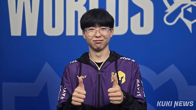 ‘미르’ 정조빈이 19일 중국 베이징 스마트 e스포츠 센터에서 쿠키뉴스와 인터뷰하고 있다. 김영건 기자