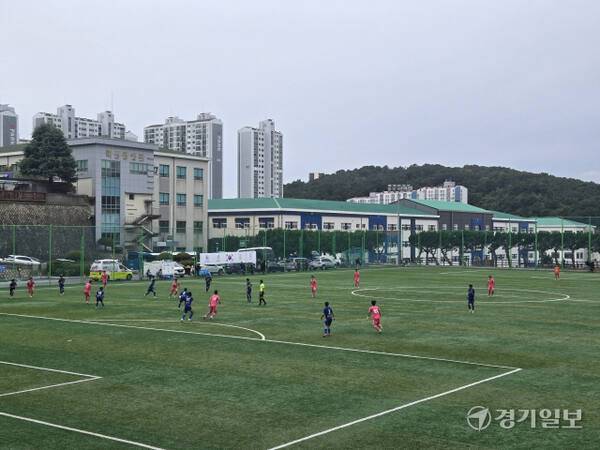 21일 동명대학교 운동장에서 인천대와 용인대의 106회 전국체육대회 축구 경기가 펼쳐지고 있다. 박상후기자
