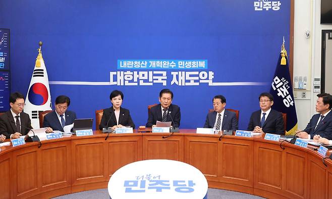 정청래 더불어민주당 대표가 지난 20일 서울 여의도 국회에서 열린 최고위원회의에서 발언을 하고 있다. 뉴시스