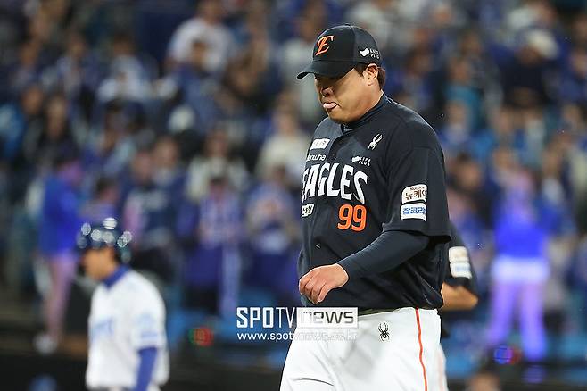 ▲ 4회 변화구가 가운데로 몰리며 홈런 두 방을 맞은 류현진 ⓒ곽혜미 기자