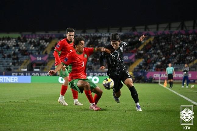 모로코(빨간색 유니폼)과 한국의 U-20 월드컵 16강전 모습. 모로코가 2-1로 승리해 8강에 진출했다. /사진=대한축구협회