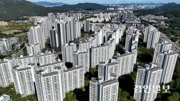 사진은 과천시 일대 아파트 단지의 모습. 2025.10.15 /최은성기자 ces7198@kyeongin.com