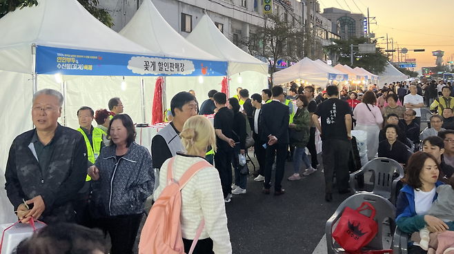 ▲ 지난해 인천 연안부두 꽃게 축제 모습. /사진제공=인천시