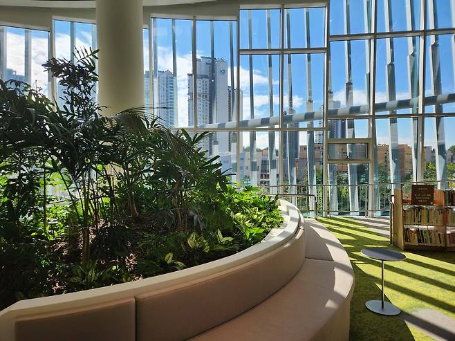 경기도서관 내부 모습.김기웅 기자 woong@kihoilbo.co.kr