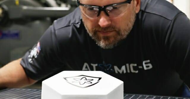 우주 쓰레기로부터 우주선과 우주비행사를 보호해 주는 스페이스 아머 타일은 다양한 모양으로 만들 수 있다. (출처=아토믹-6)