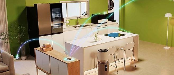 집 안 가전과 사물인터넷(IoT) 기기를 24시간 연결 상태로 유지하며 최적의 환경을 조성하는 LG 인공지능(AI) 홈 기기 'LG 씽큐 온'의 제품 이미지. LG전자.