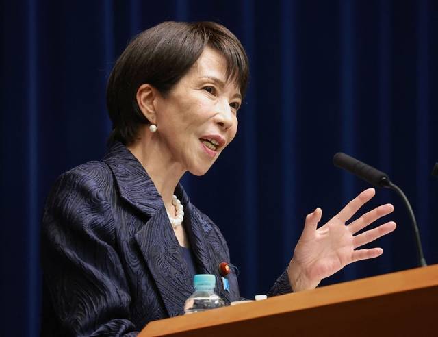 다카이치 사나에 신임 일본 총리가 총리 관저에서 취임 기자회견을 하고 있다. [연합뉴스]