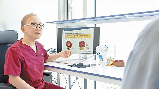 칸비뇨의학과의원 윤철용 대표원장은 "전립선비대증 증상을 대수롭지 않게 여기다가 치료 시기를 놓치면 급성요로폐색을 비롯한 추가적인 합병증을 겪기도 한다"며 "치료를 하더라도 완치가 어려워질 수 있어 적극적인 치료가 중요하다"고 말했다. /칸비뇨의학과의원 제공