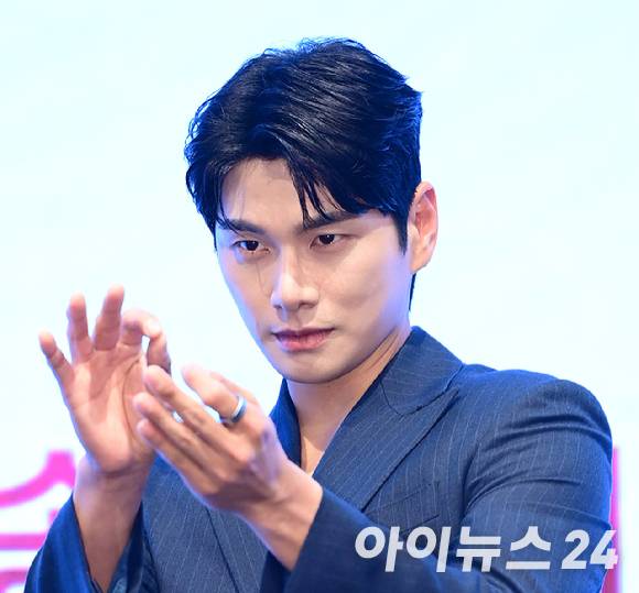 배우 이이경이 지난해 11월 6일 서울 구로구 더세인트에서 열린 KBS2 새 수목드라마 '페이스미' 제작발표회에 참석하고 있다. [사진=정소희 기자]