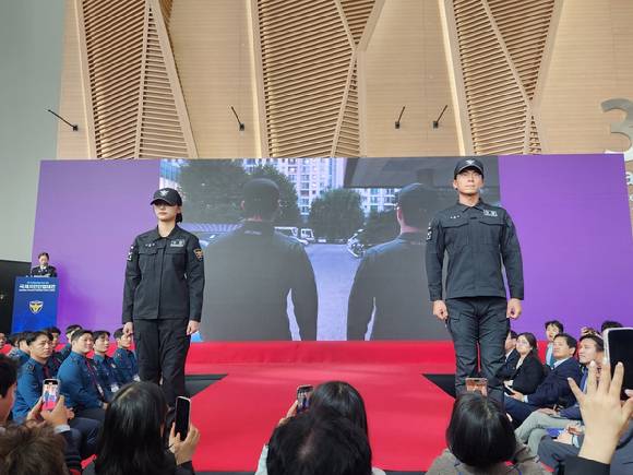 새롭게 바뀌는 경찰 기동복 [사진=경찰청]